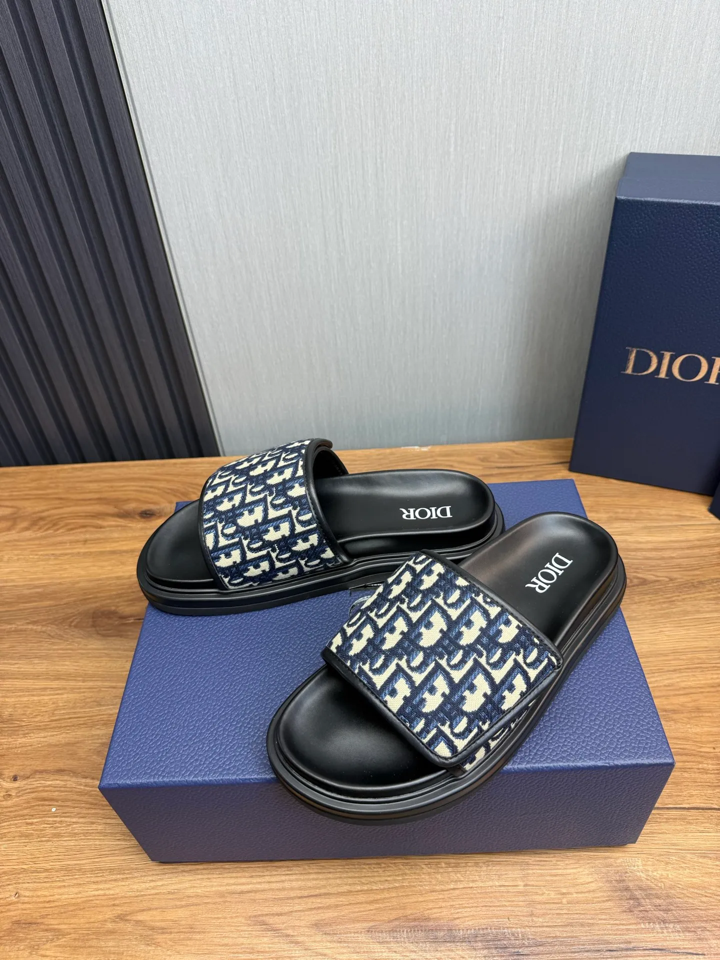 Men's shoes 💰280💰 Dior. Men's slippers 🩴Official website 1:1 production 38-45 yards 45 46 🉑️Customized original material shipped✅